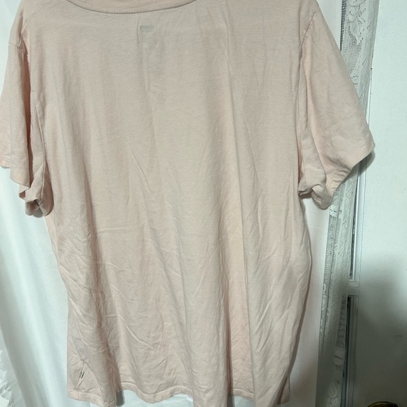 Levi's Light Pink Tee with White Logo - 2X- Tahiti is new or like new - Picture 6 of 7